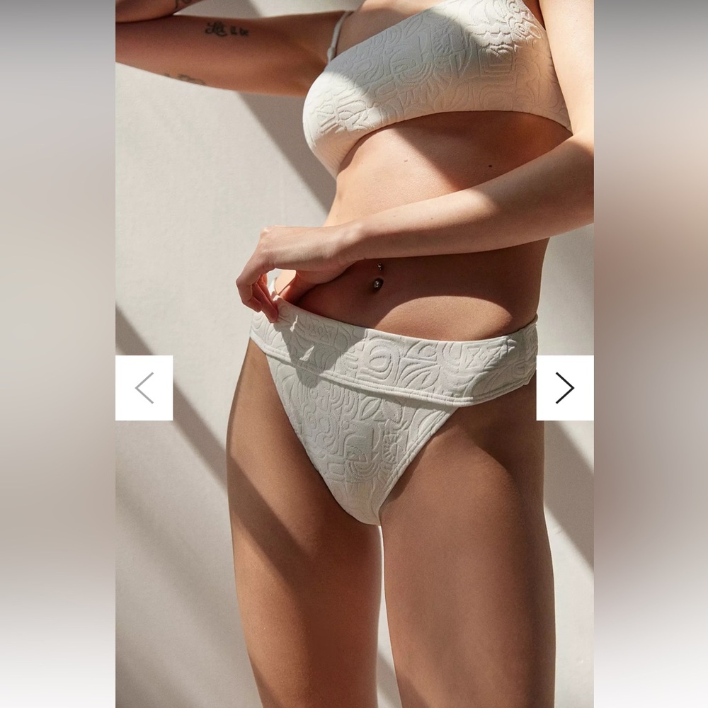 NWT Billabong Sun Trip Tiki Aruba Bikini Bottom color Cream women’s S